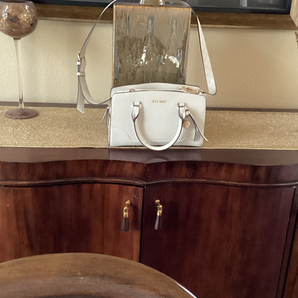 Cream color crossbody bag new without the tag no call outs by Nine West